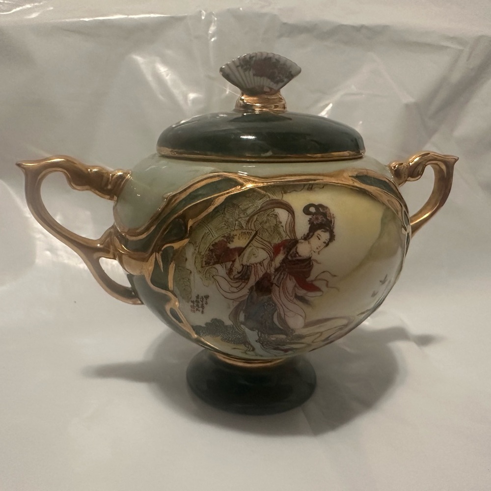 1999  No-A0147 Musical Artistic Ceramic Trinket box